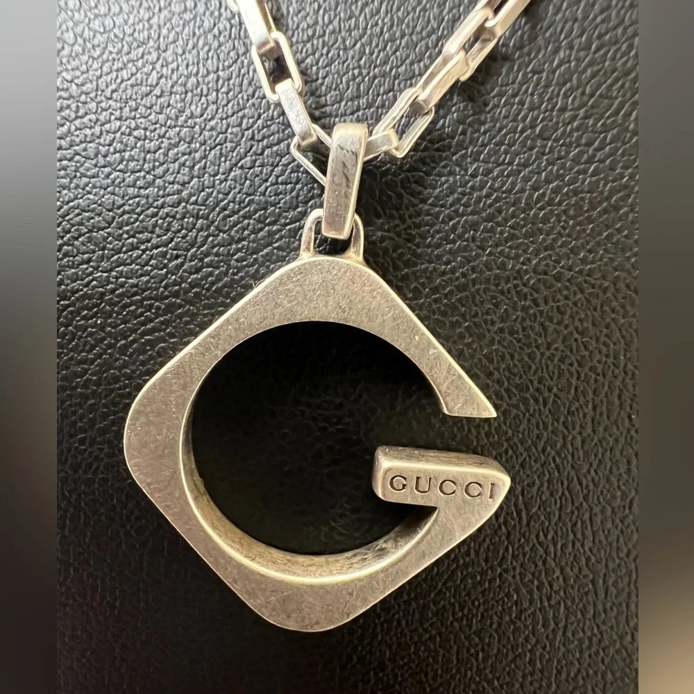 GUCCI Authentic Stamped Silver with G Pendant - Picture 3 of 8
